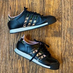 Women’s Adidas Size 9 Samoa Sneakers